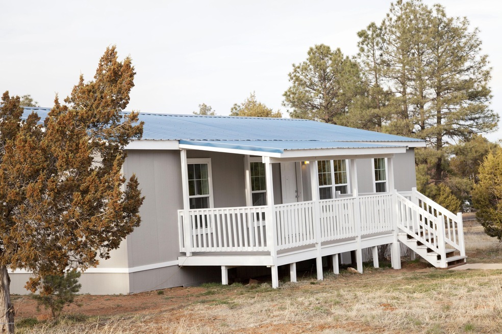 3 bedroom 2 bathroom in Linden Show Low