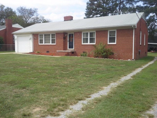 927 Oakley Ave, Roanoke Rapids, NC 27870 - photo 1