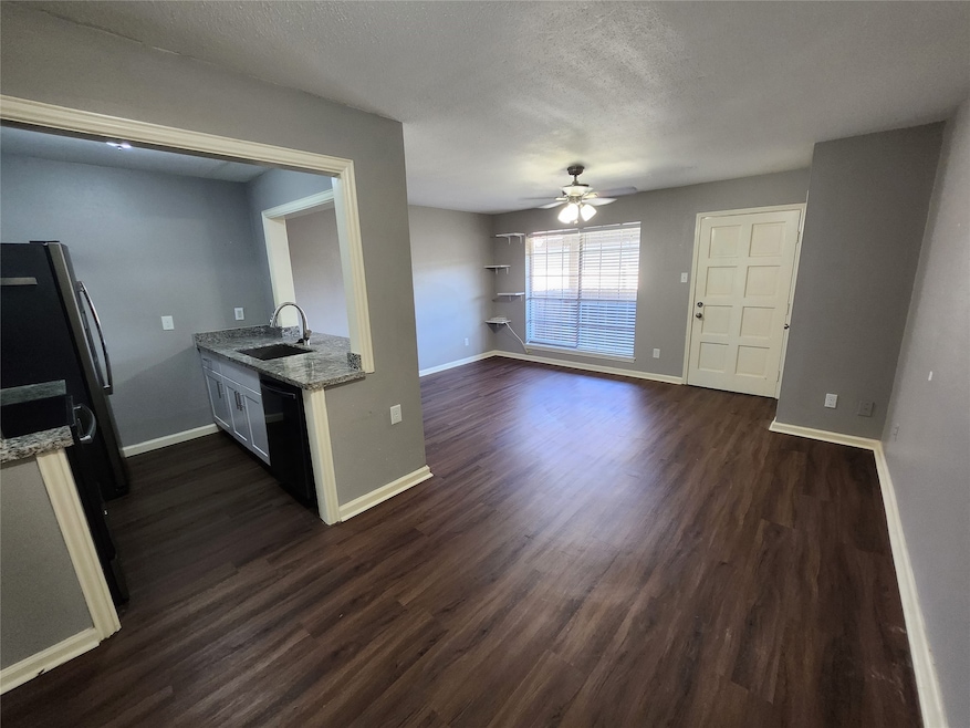 4500 Sherwood Ln unit 10, Houston, TX 77092 - photo 1