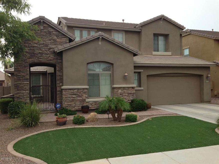 Front view on Santa Rita Way