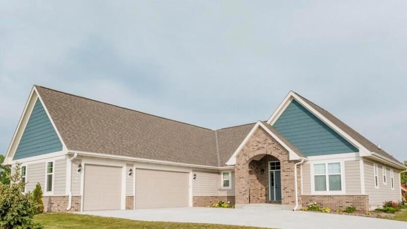 W132N6776 Westview Cir, Menomonee Falls, WI 53051 - photo 1