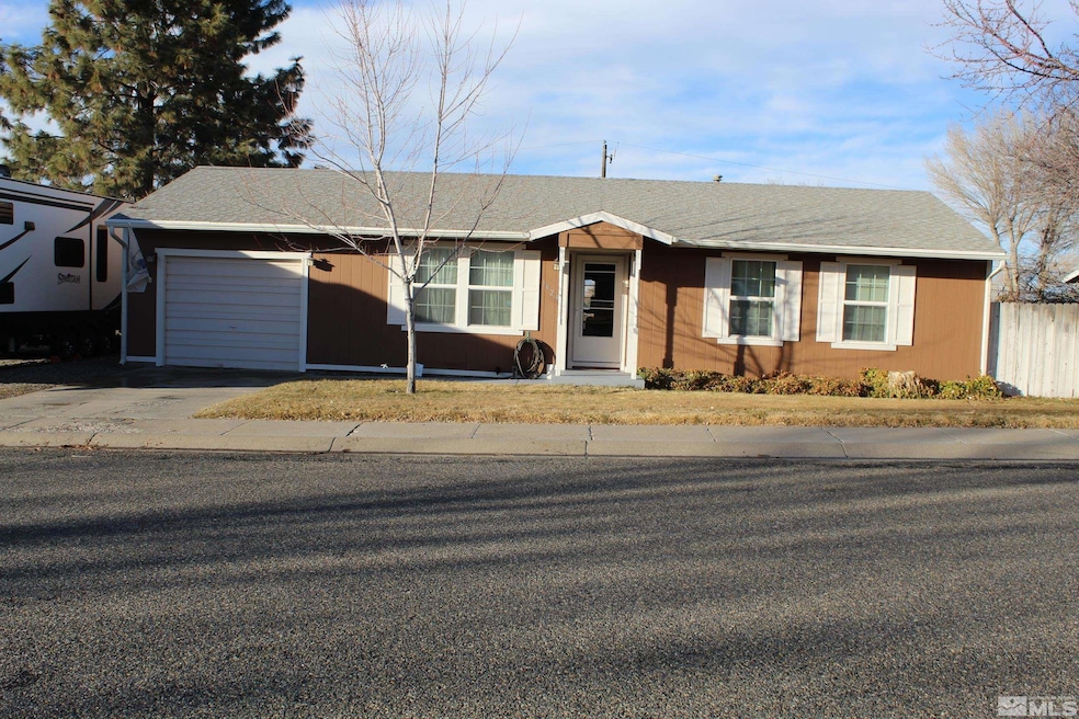 1929 Pearce St, Winnemucca, NV 89445 - photo 1