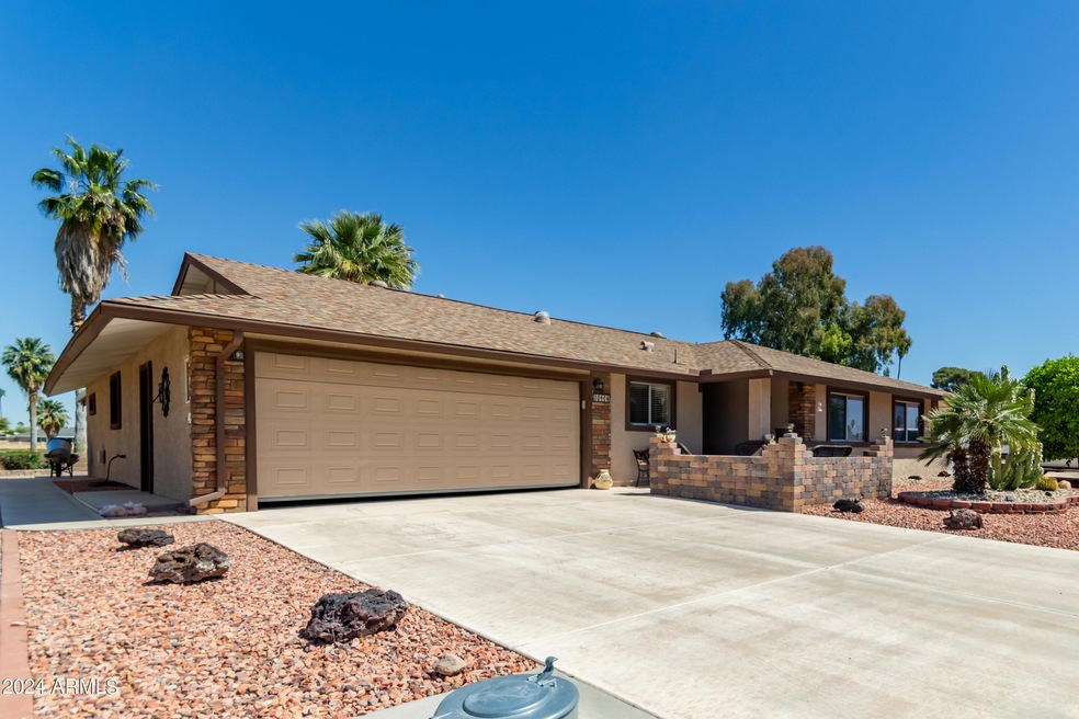 10408 W Mission Ln, Sun City, AZ 85351 - photo 1