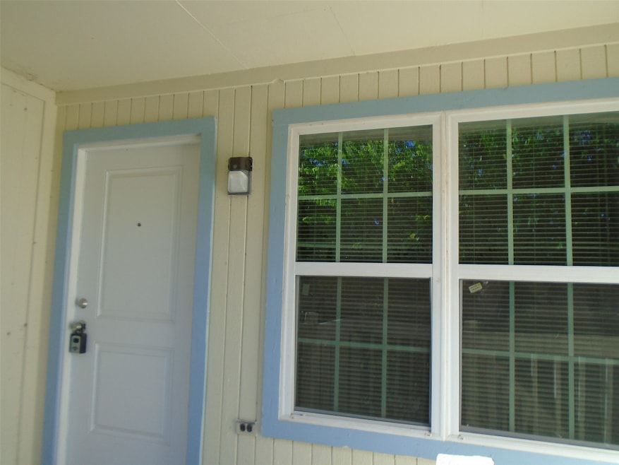 9898 Club Creek Dr unit 1817, Houston, TX 77036 - photo 1