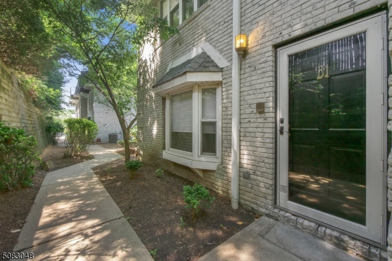 352 Bloomfield Ave unit 1, Verona, NJ 07044 - photo 1