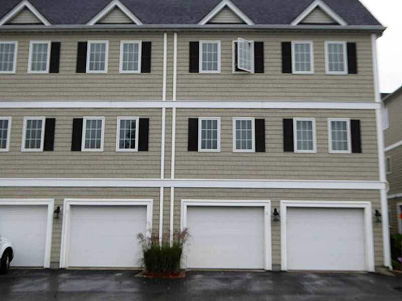 667 Metacom Ave unit 13, Bristol, RI 02809 - photo 1