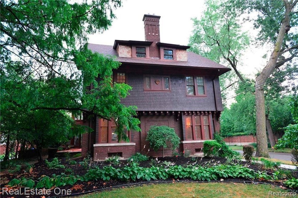 1517 Iroquois 1 Exterior.jpg