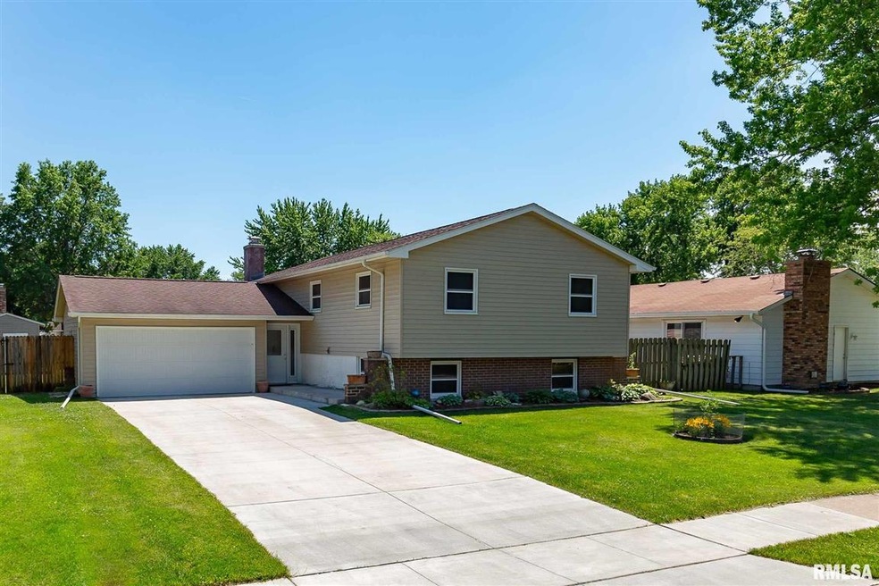 2223 W 31st St, Davenport, IA 52804 - photo 1