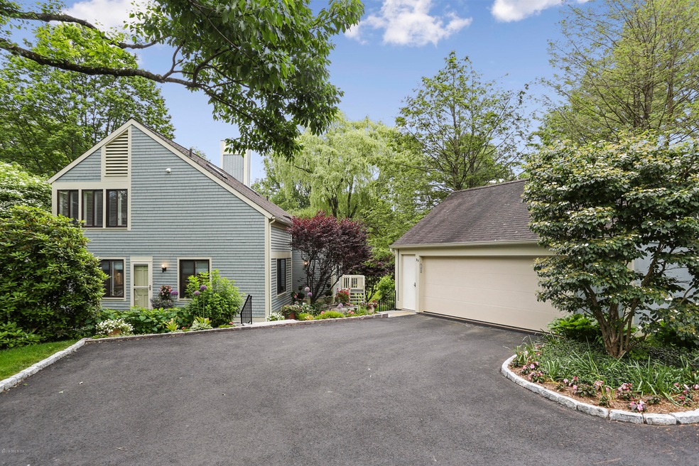 33 E Lyon Farm Dr, Greenwich, CT 06831 - photo 1