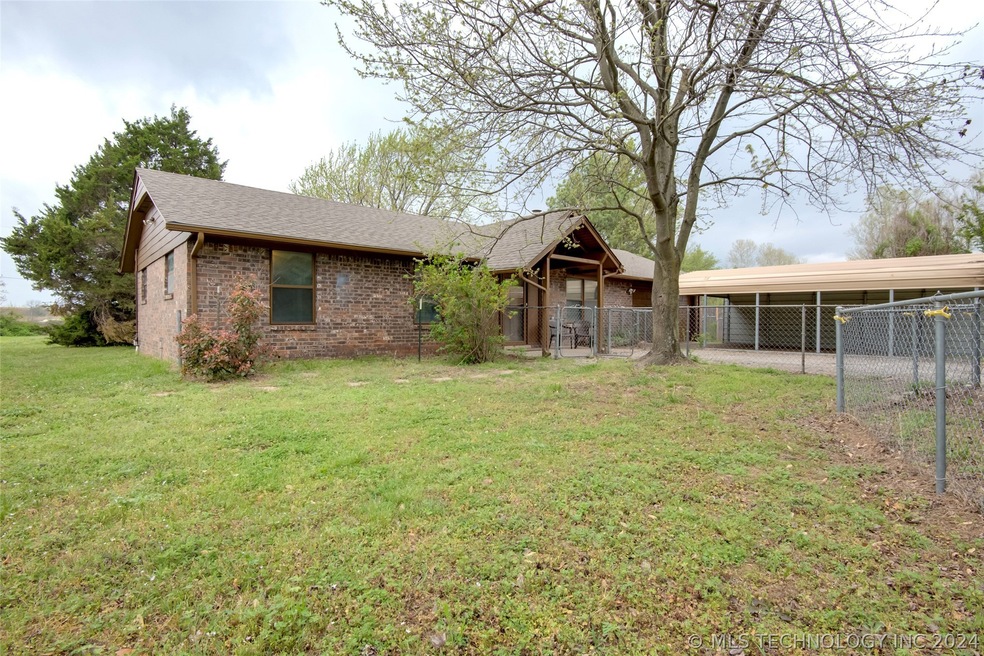 1.35(+/-) acres!! Full brick, 1 level home with 4