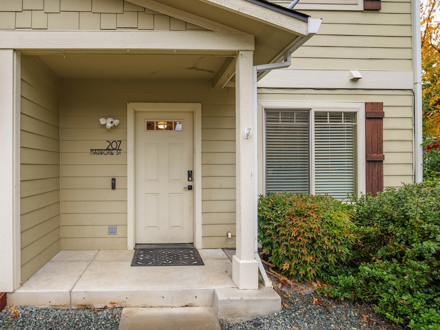 207 Madrone St, Rogue River, OR 97537 - photo 1