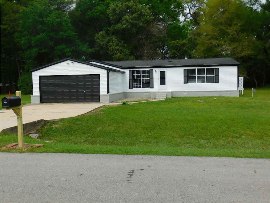 Great 3 Bedroom, 2 Bathroom on large Treed Lot with 1 Attached Garage.