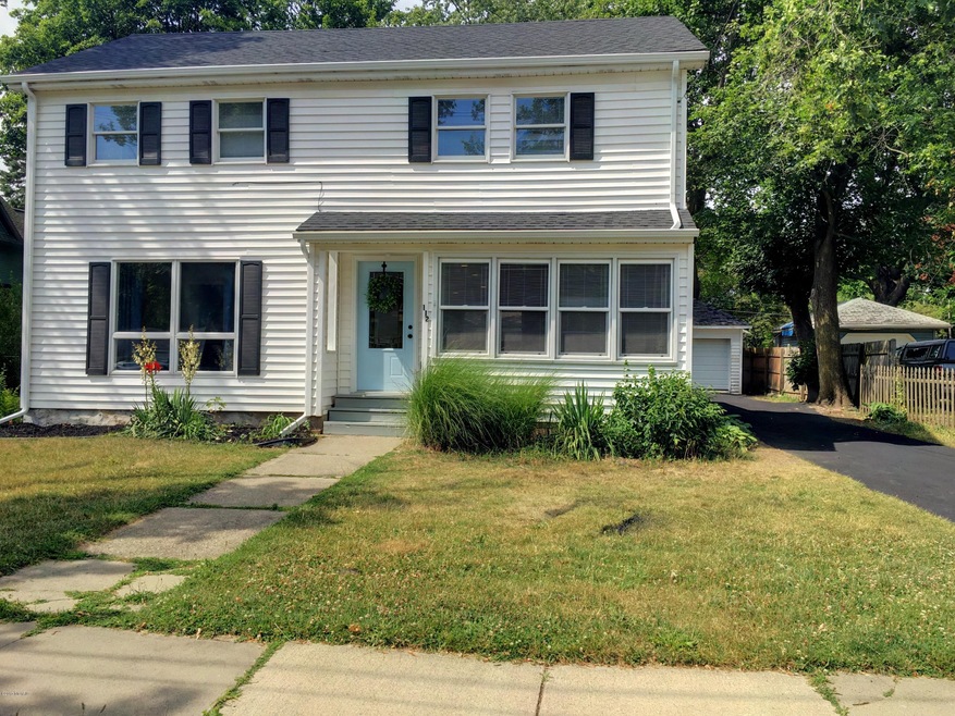 112 W Spruce St, Marshall, MI 49068 - photo 1