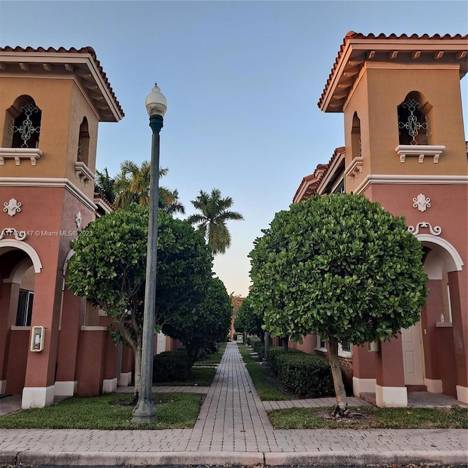 642 SW 106th Ave unit 1514, Pembroke Pines, FL 33025 - photo 1