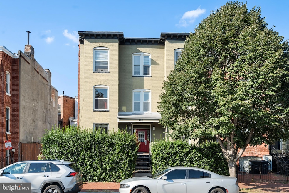 207 R St NW unit 2, Washington, DC 20001 - photo 1