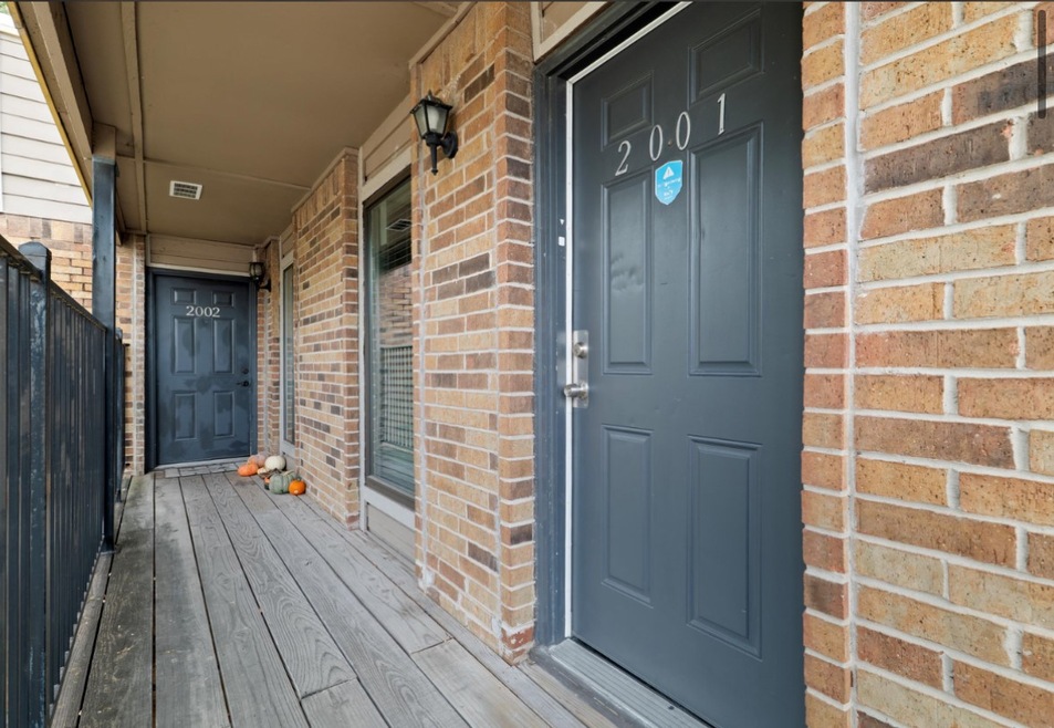 Oak Hollow Condominiums unit 2001A, Dallas, TX 75231 - photo 1