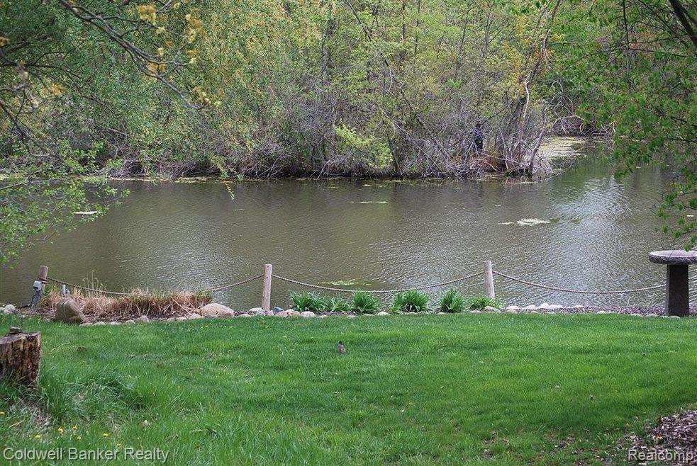 4429 Island View Dr, Waterford, MI 48328 - photo 1
