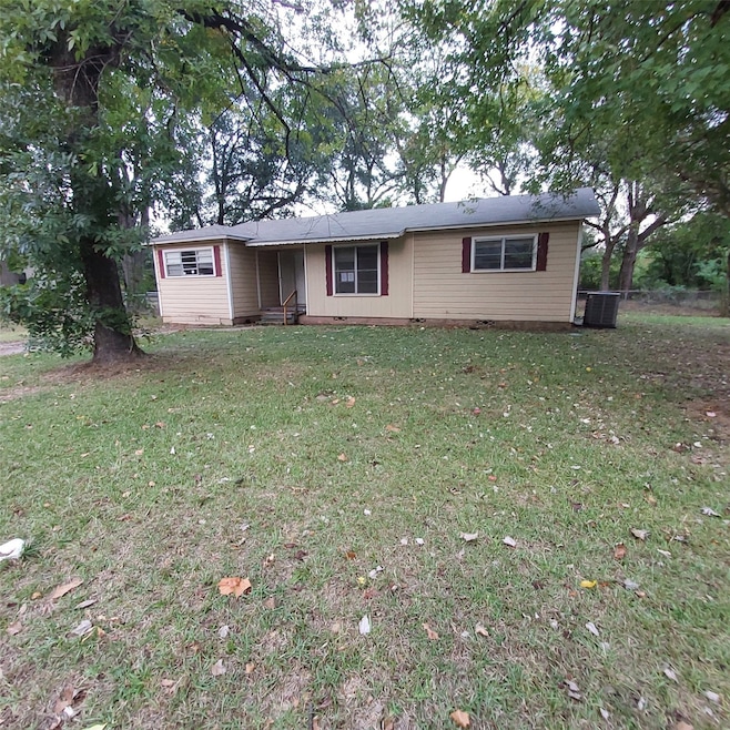 318 N Frost St, New Boston, TX 75570 - photo 1