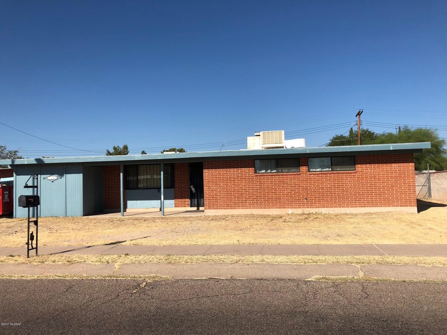 3/1 w 900sqft Workshop