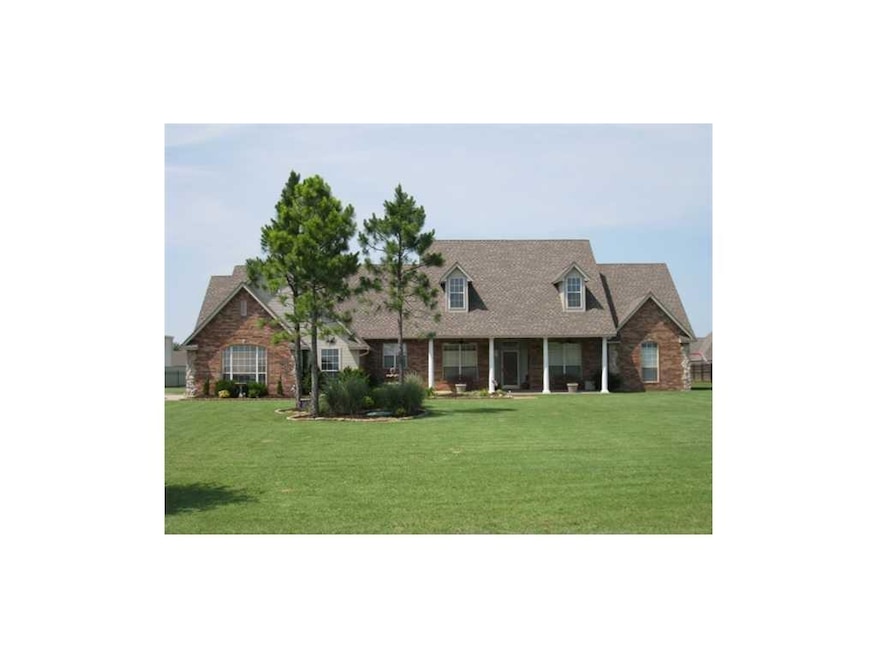 2109 NE 15th St, Moore, OK 73160 - photo 1