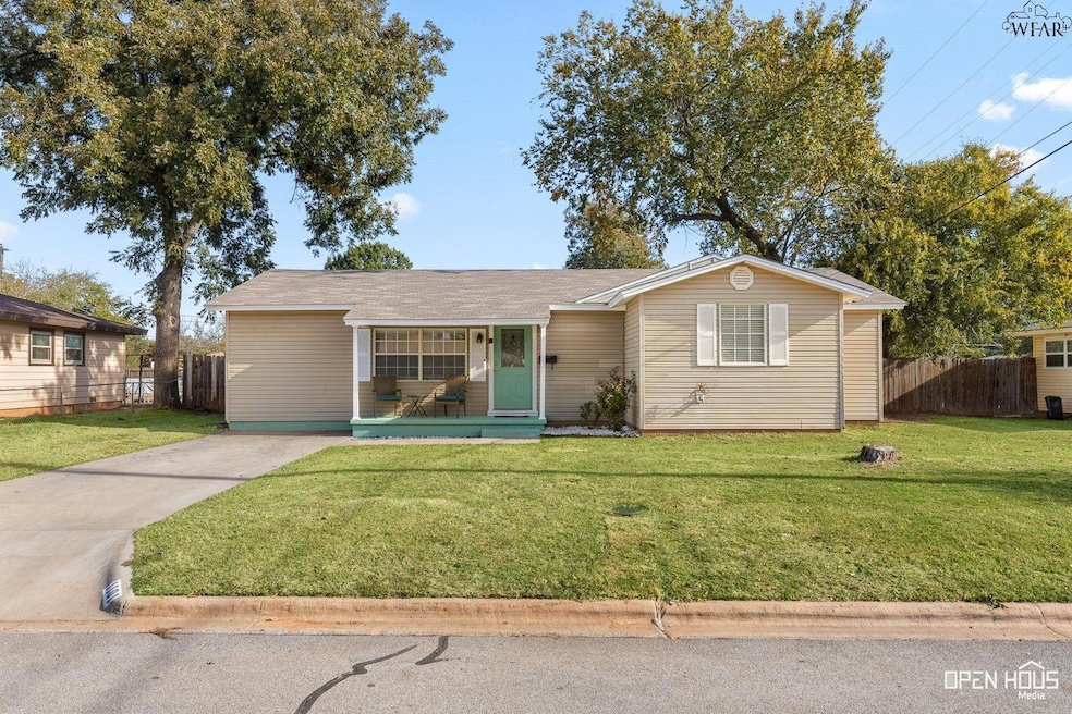 1101 Shady Ln, Burkburnett, TX 76354 - photo 1