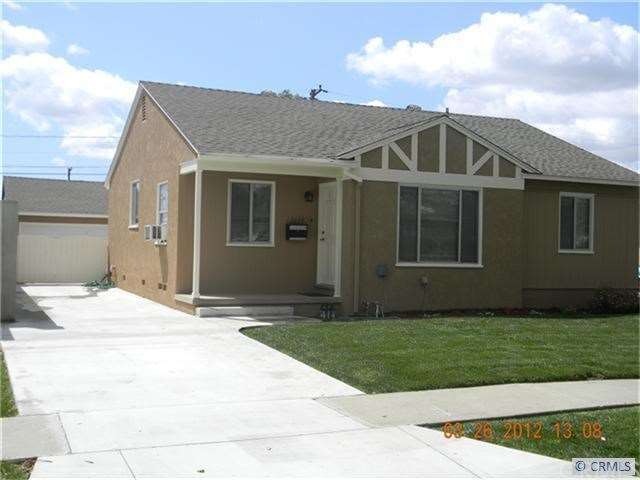 Beautiful Curb Appeal! Newer Driveway, gated garag