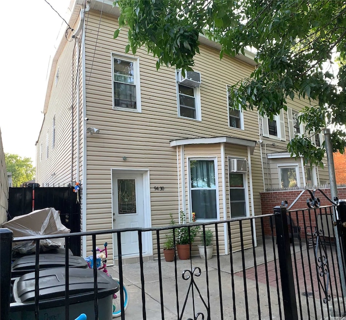 94-30 88th St, Jamaica, NY 11416 - photo 1