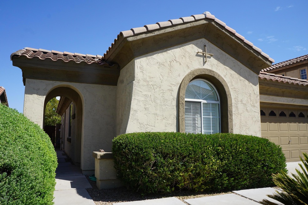 2044 E Hulet Place, Chandler, AZ 85225 - photo 1