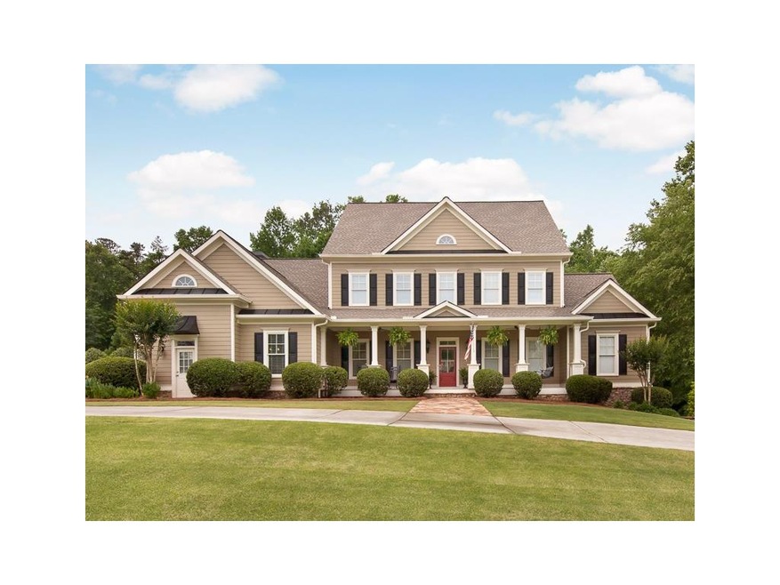 Beautiful traditional styling with large front por