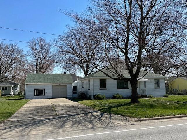 937 N Hudson St SE, Lowell, MI 49331 - photo 1