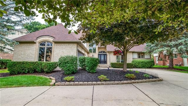3644 Charlwood Dr, Rochester Hills, MI 48306 - photo 1