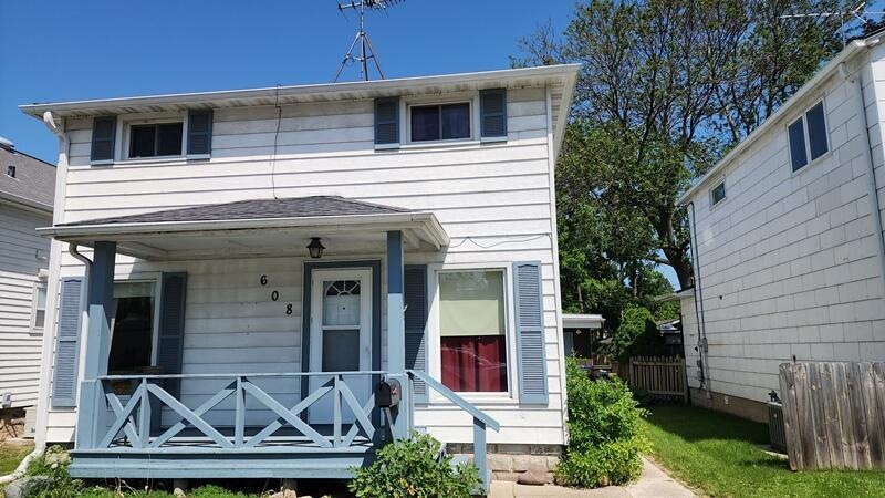 608 Oak Street