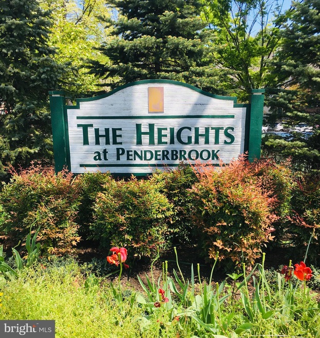 12101 Greenway Ct unit 210, Fairfax, VA 22033 - photo 1