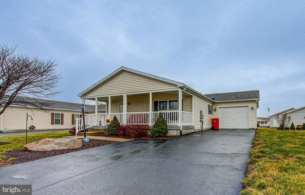 6 Nuthatch Ct E, Bechtelsville, PA 19505 - photo 1