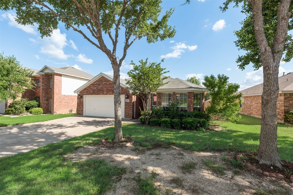 2812 Hilcroft Ave, Denton, TX 76210 - photo 1