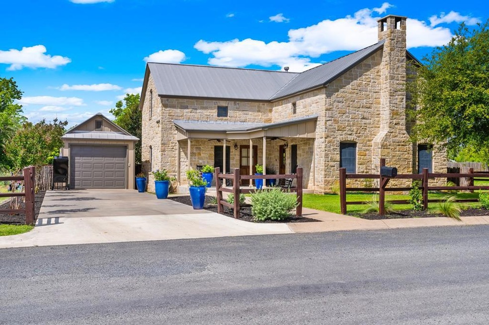 113 Settlement Dr, Fredericksburg, TX 78624 - photo 1