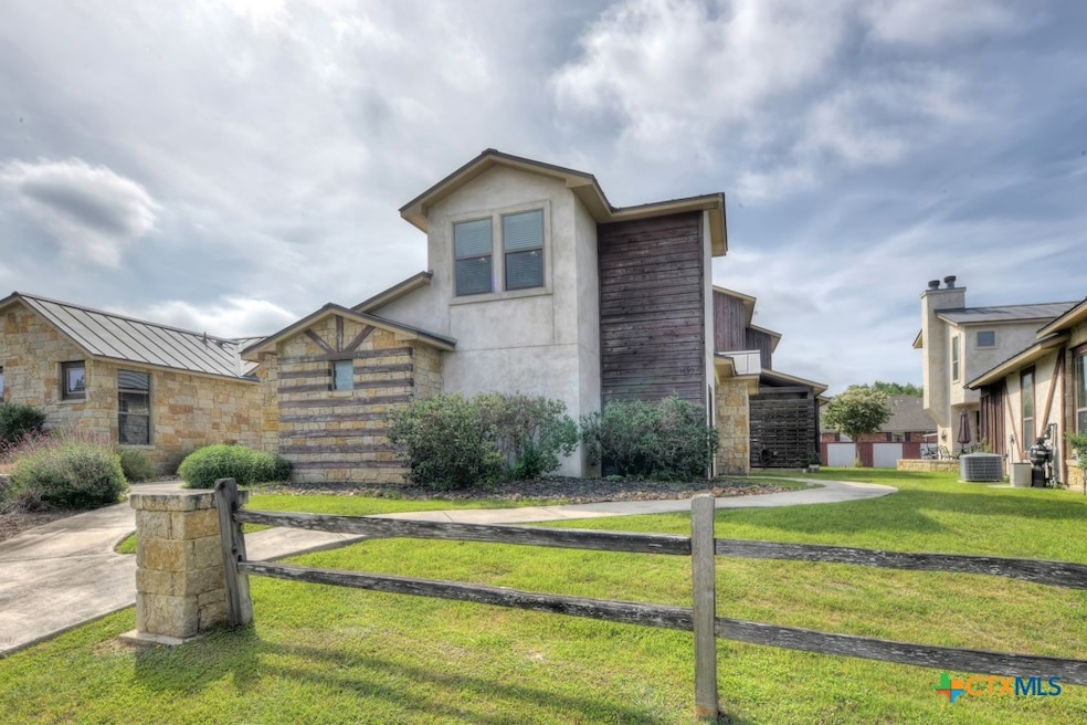 Welcome to Gruene Vineyard Crossing!