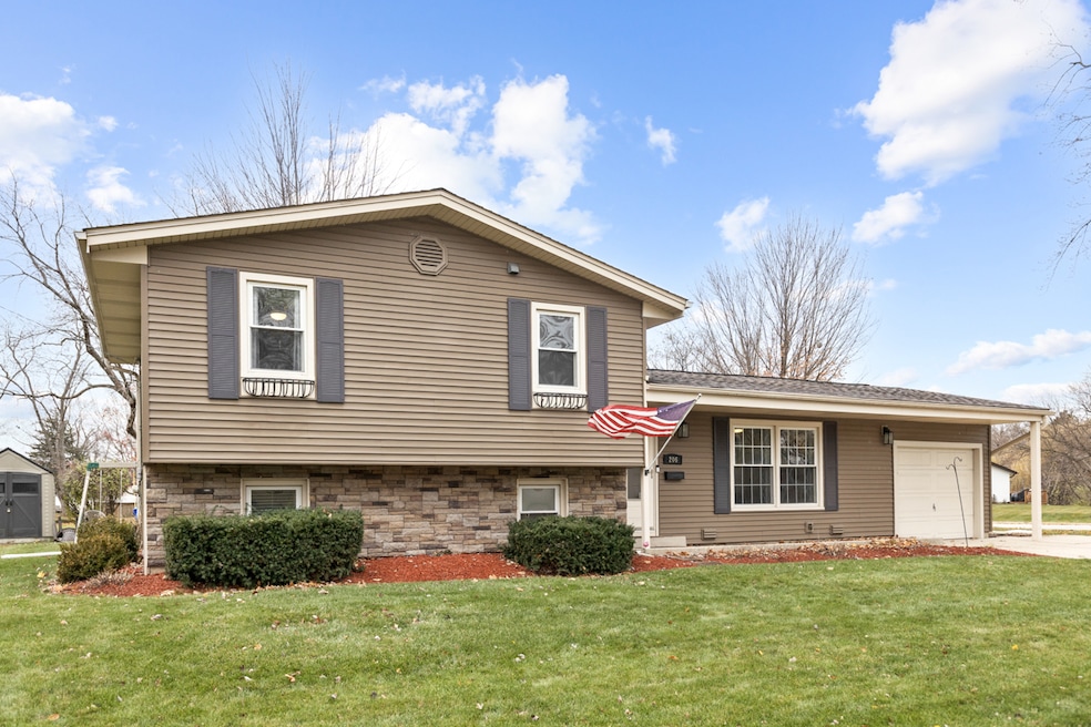 206 Yuma Ln, Carol Stream, IL 60188 - photo 1