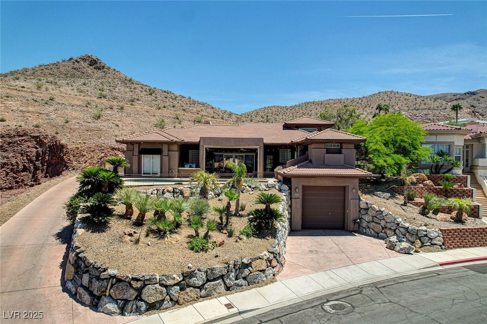 Prairie-style house featuring a mountain view, con