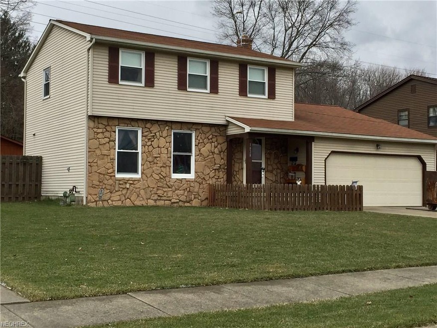 Super nice 3-4 Bedroom, 2-1/2 bath home!Family Roo