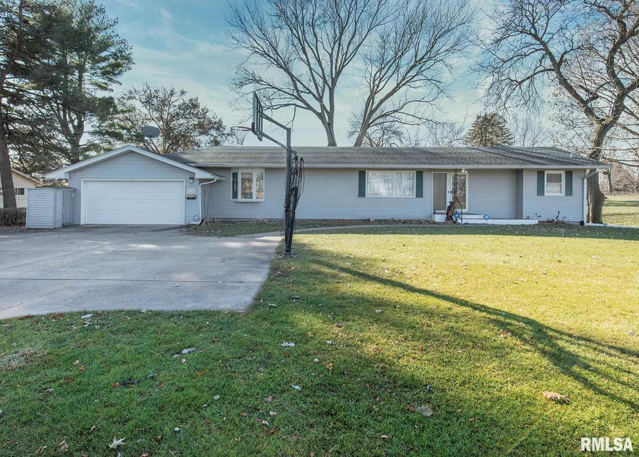 4330 Cheyenne Ave, Davenport, IA 52806 - photo 1