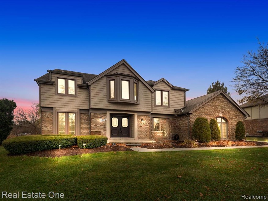 39246 Plumbrook Dr, Farmington Hills, MI 48331 - photo 1