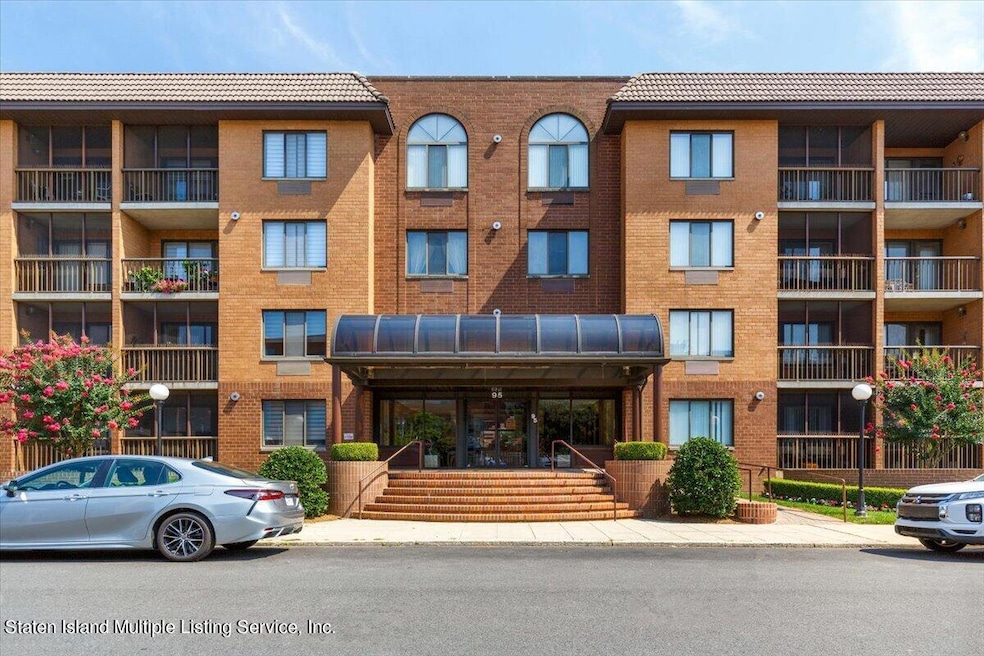 Chestnut Hill at Essex Park unit 4E, Staten Island, NY 10314 - photo 1