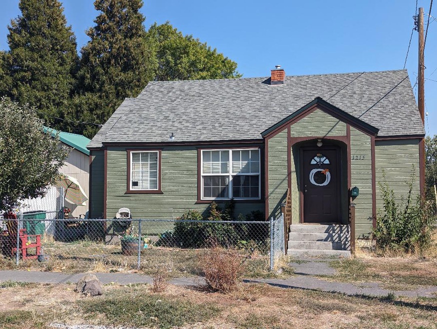 1215 Owens St, Klamath Falls, OR 97601 - photo 1
