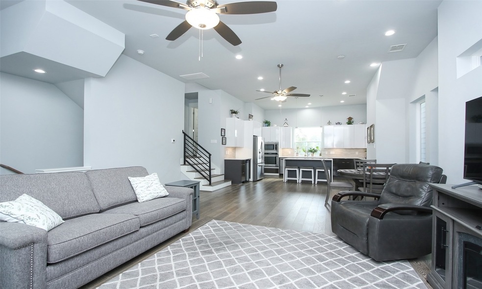 808 Fisher St unit G, Houston, TX 77018 - photo 1