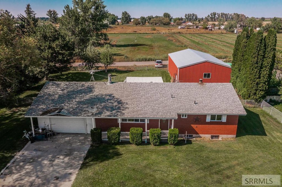 883 Robert St, Blackfoot, ID 83221 - photo 1