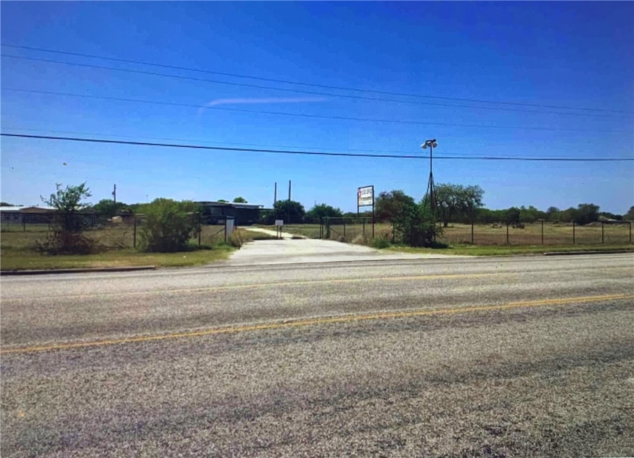 2457 Highway 59 E, Beeville, TX 78102 - photo 1