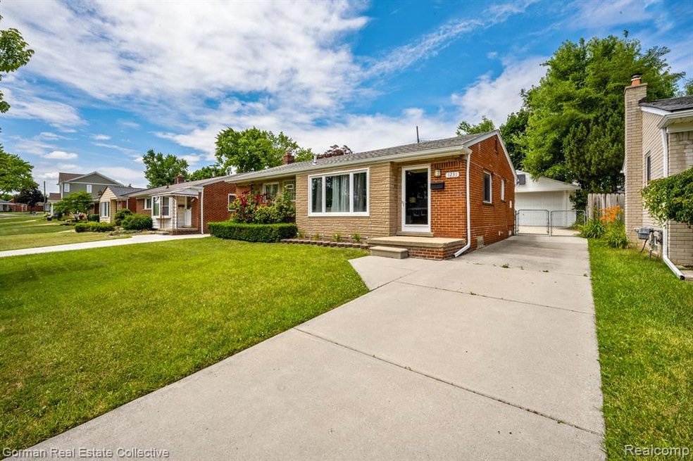 1231 N Stephen Ave, Clawson, MI 48017 - photo 1