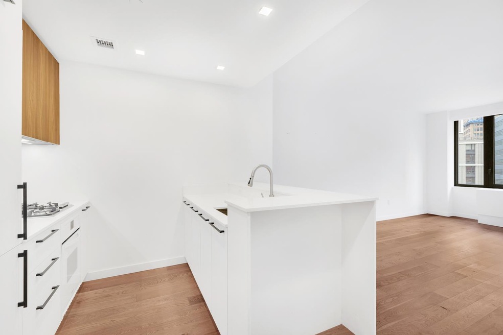 445 W 35th St unit 5H, New York, NY 10001 - photo 1