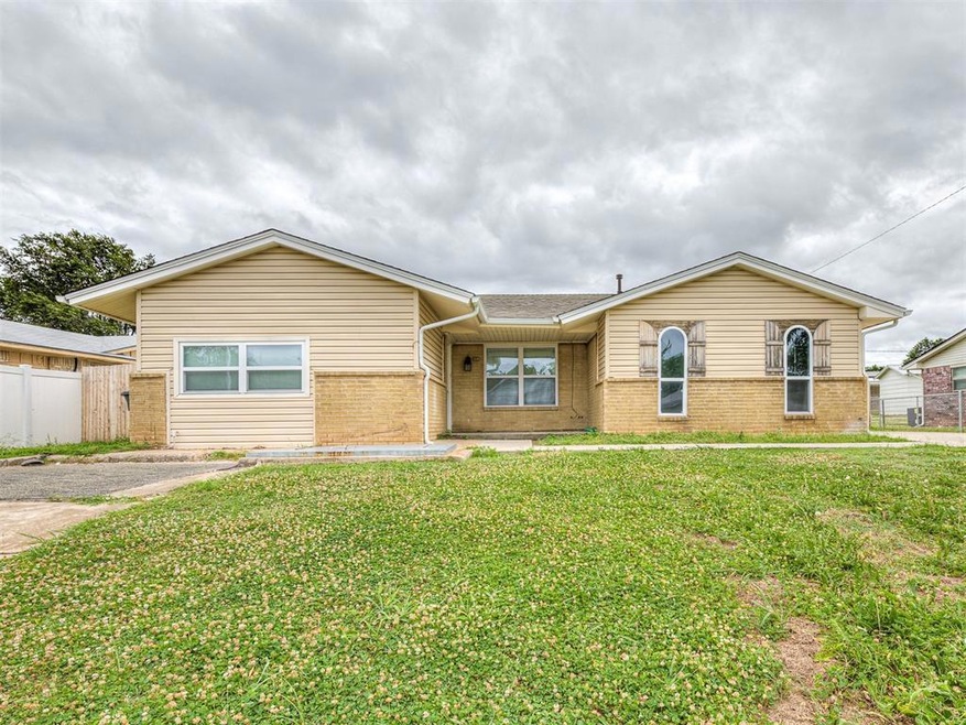 Ranch-style house with a front yard